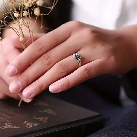 NEW! Vintage look  rose ring.  Eternal love  🌹 - Picture 5 of 7